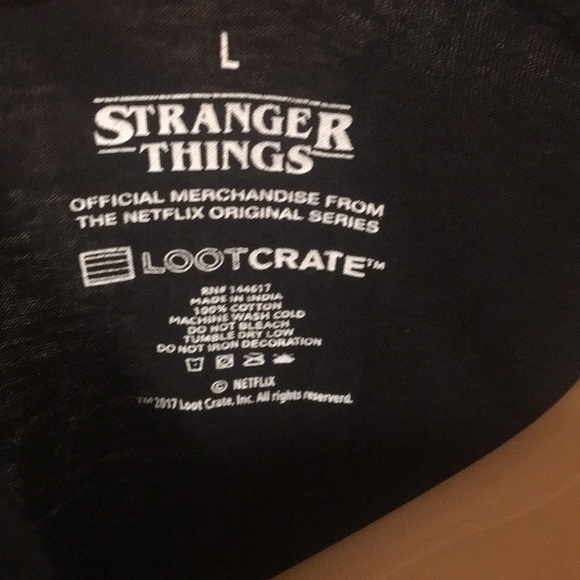 Stranger Things T- shirt ft Eleven, Hop and Gang - Picture 3 of 4